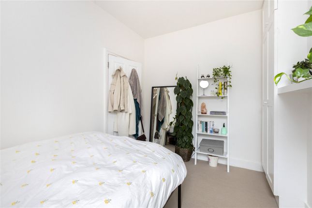 Maisonette to rent in Lydden Grove, Earlsfield
