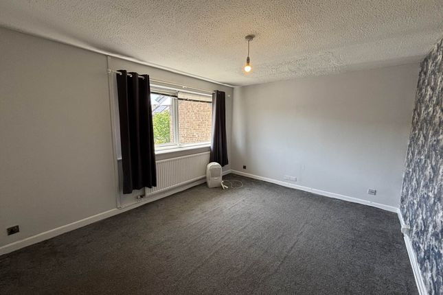 52, Evesham Walk, Manchester photo 4