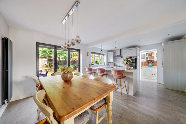 1, Trelawn Close, Ottershaw photo 4