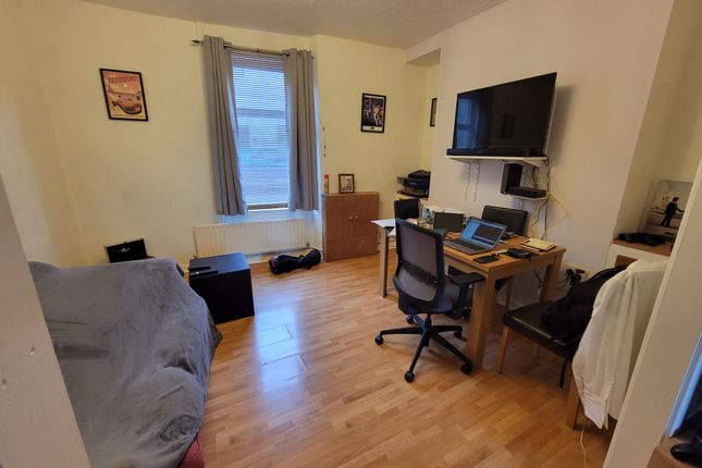 34, Gilbert Crescent, Llanelli photo 4