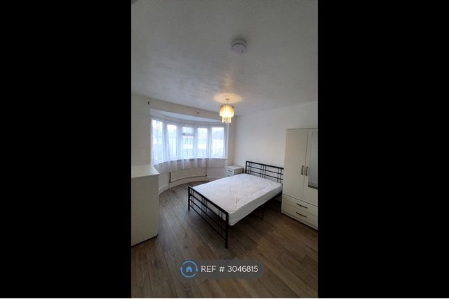 Willow Way, Luton. Bedfordshire photo 5