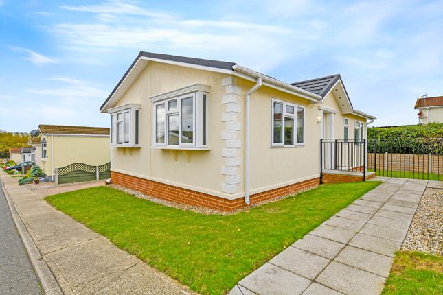 35, East Avenue, Althorne photo 2