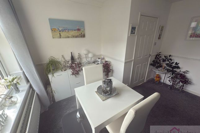 8 Glebeville,, Leek photo 5