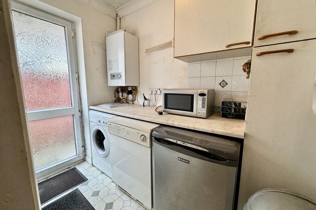 3, Sarum Avenue, West Moors photo 4
