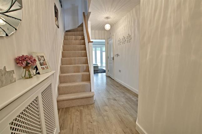 28, Elham Crescent, Dartford photo 3