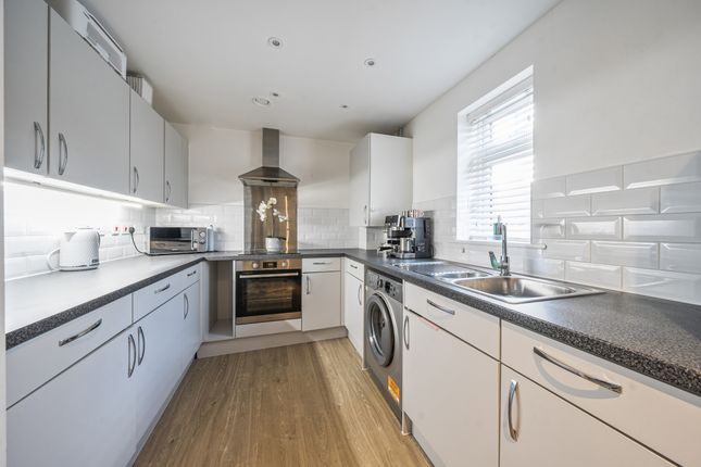 5, Harebell Gardens, Houghton Regis photo 2