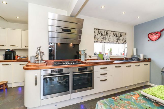 23, Rose Drive, Chesham photo 4