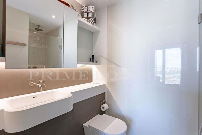 Flat for sale in South Bank Tower, 55 Upper Ground, London