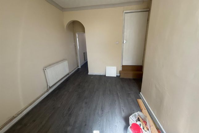 107, Miner Street, Walsall photo 4