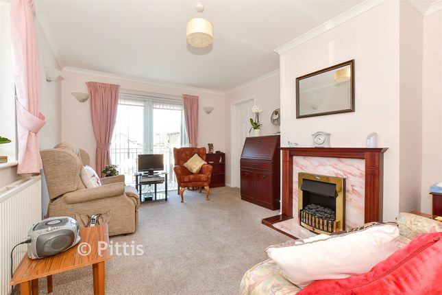 52, Merrie Gardens, Sandown photo 4