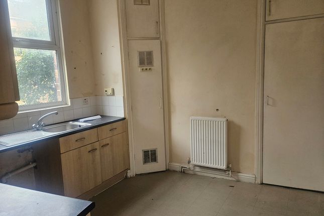 Flat 1, 30, College Grove Road, Wakefield photo 2
