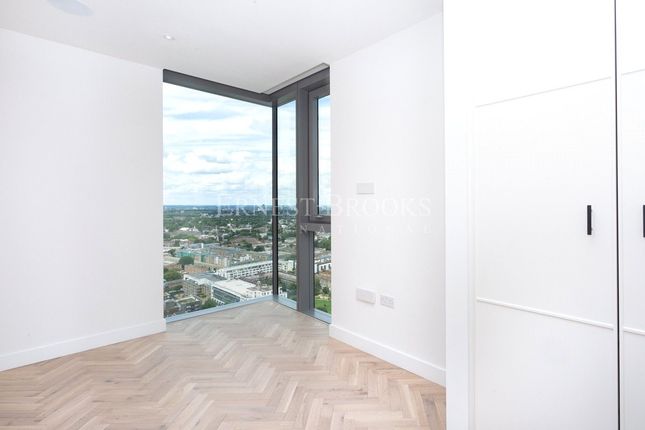 Flat for sale in Valencia Tower, 250 City Road, Islington