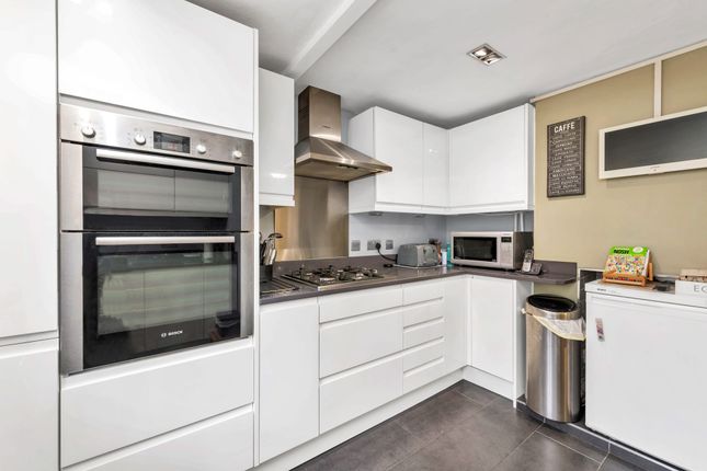 7 London Road, Royston photo 2