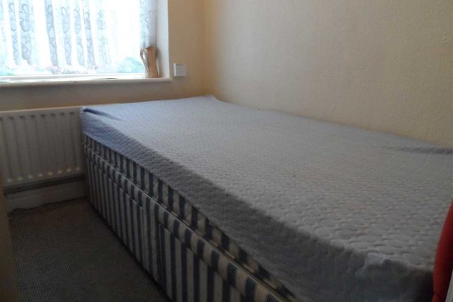 Room to rent in Rydal Crescent, Perivale, Greenford