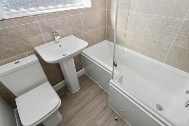 172 Windsor Road, Wigan photo 4