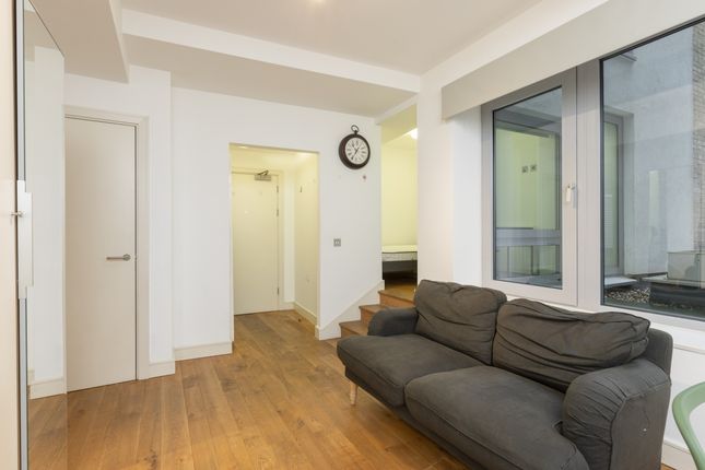 Studio flat on 1, 80 High Holborn, Midtown, £575,000