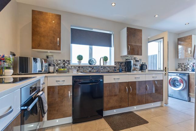 9 Edney View, Newport photo 2