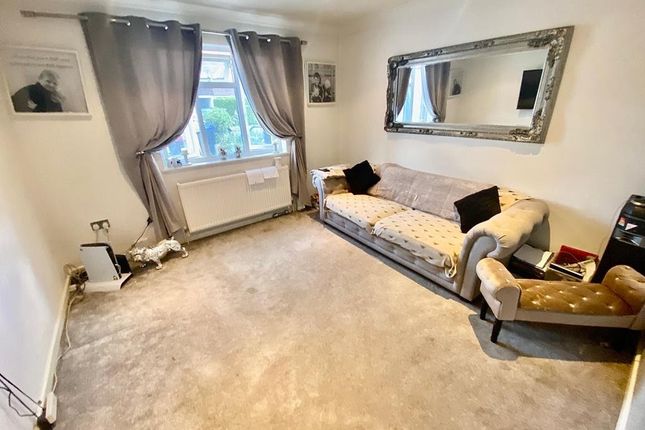 84, Priory Close, Uxbridge photo 2
