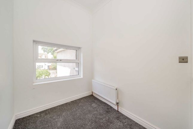 2B, Beatrice Avenue, London photo 4