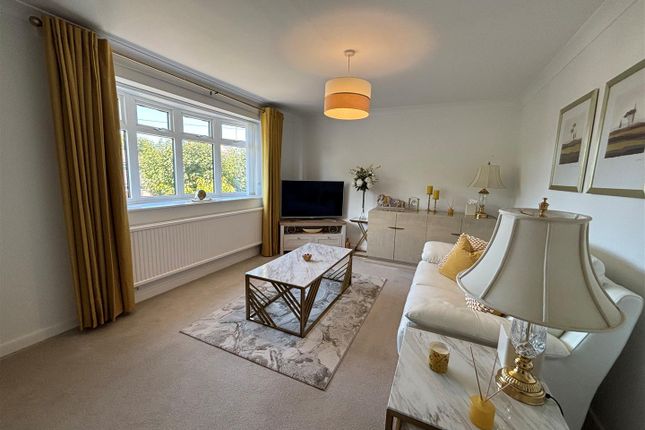 Flat 4 Ranslett Court, Church Road, Formby photo 3