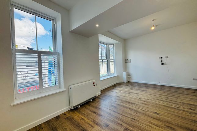 Flat A, 14, Causewayhead, Penzance photo 3