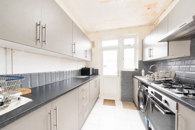 37, Sheringham Drive, Barking photo 4