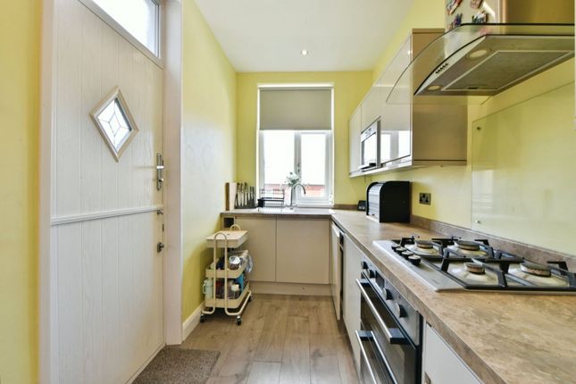 28, Radcliffe Road, Oldham photo 4