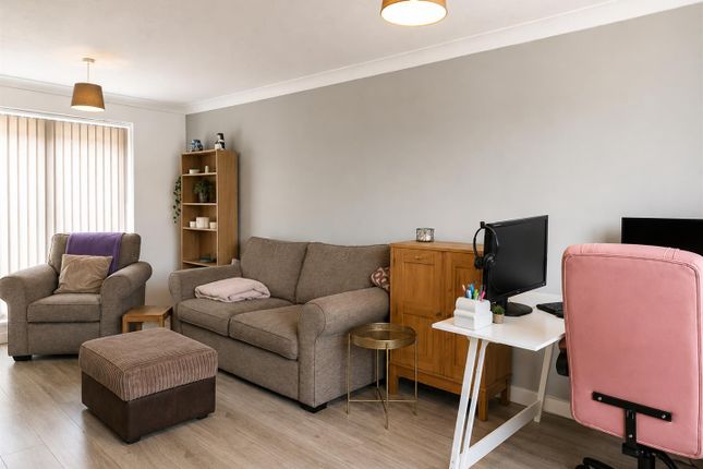17, Phoenix Avenue, Nottingham photo 4