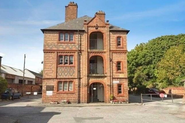 2-bed flat on Parkers Buildings, Chester, £90,000
