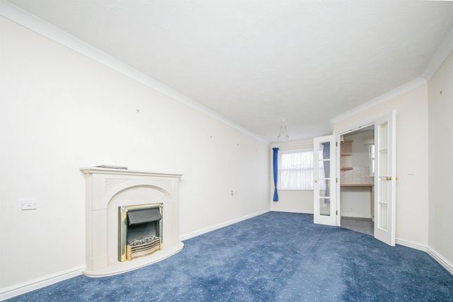 Flat 50, Imperial Court, Marine Parade West, Clacton-On-Sea photo 2