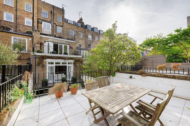 Thumbnail Flat for sale in Brompton Square, London
