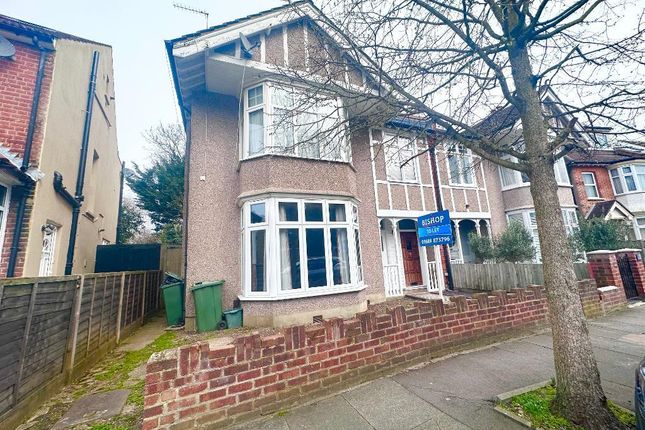 Flat to rent in Langdon Road, Bromley, Kent