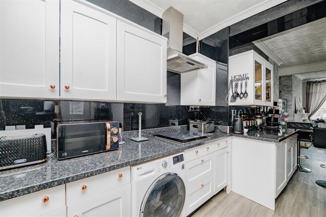 2, Llewellyn Street, Barry photo 3