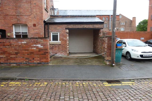 Terraced house to rent in Castle Boulevard, City