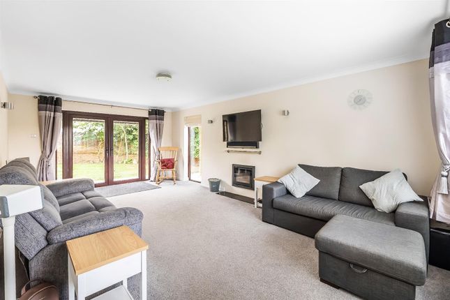 7, Milton Way, Fetcham photo 4