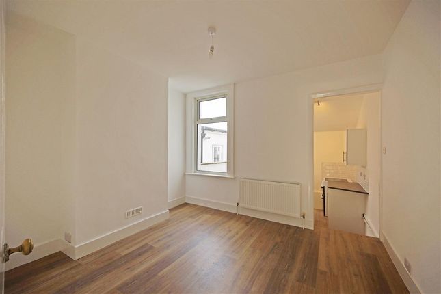 11, Rolleston Road, South Croydon photo 3