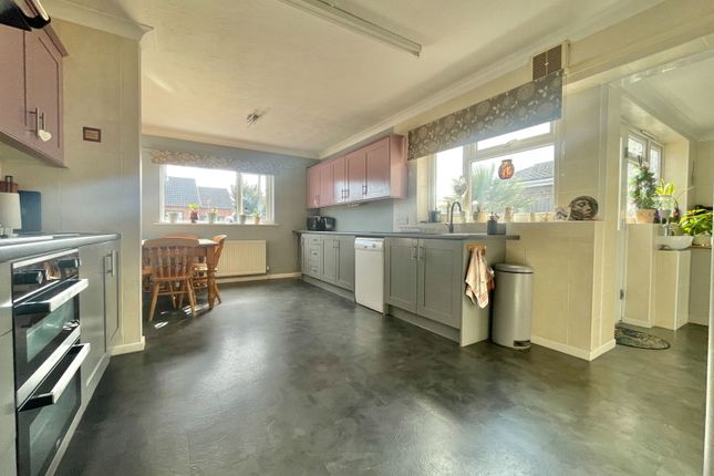 9, Nursery Drive, March photo 4