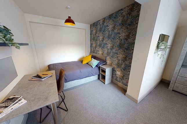 A Cozy And Well-Maintained Student Bedroom Featuri...
