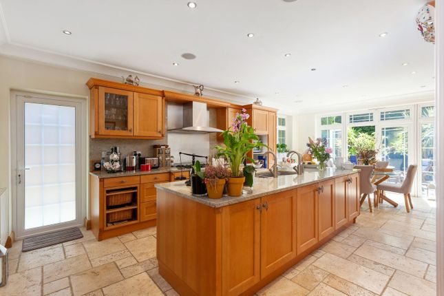7, Aylmer Drive, Stanmore photo 4