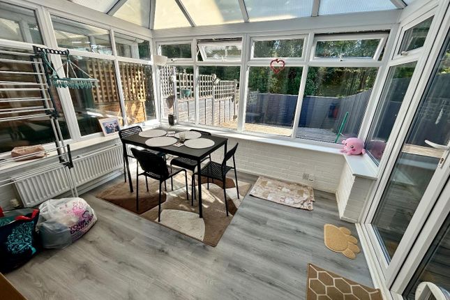 29, Chives Way, Swindon photo 4