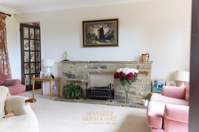 1 Mount Close, Crawley photo 4