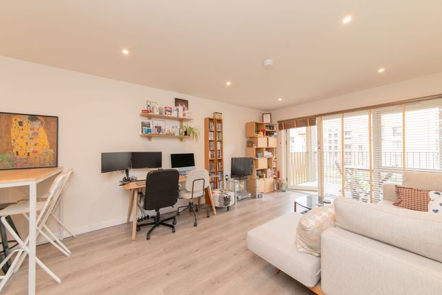 1-bed flat on Flat 38, Yarrow Apts, London, £350,000