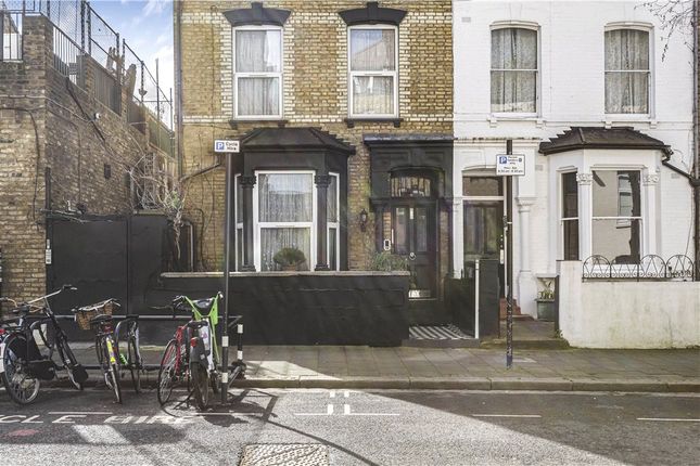 End terrace house for sale in Beatty Road, London