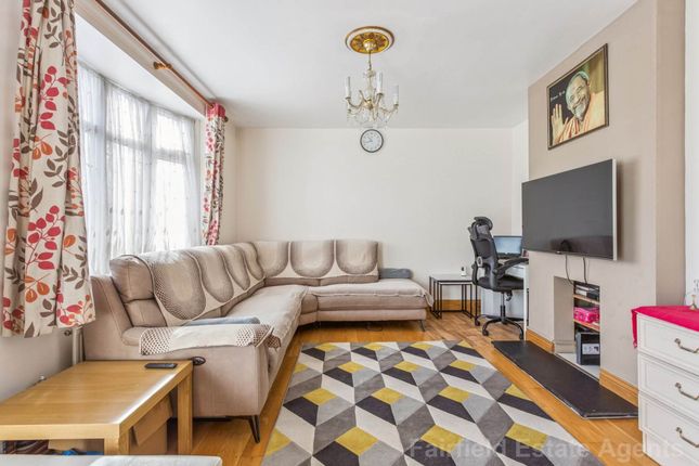 15 Letchworth Close, Watford photo 4