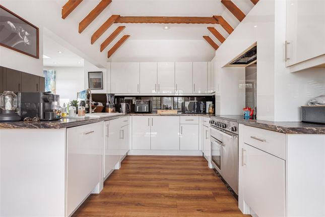 1, Takeleys Manor Cottages, Epping Upland photo 3
