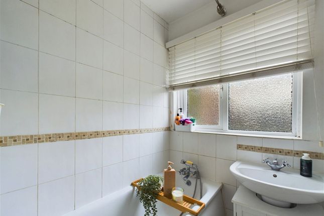 Flat for sale in Gainsborough Avenue, Broadwater, Worthing
