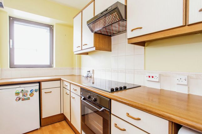 Flat for sale in Sunningdale Court, Gordon Place, Southend-On-Sea, Essex