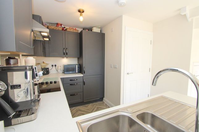 335, Dowsell Way, Yate photo 4
