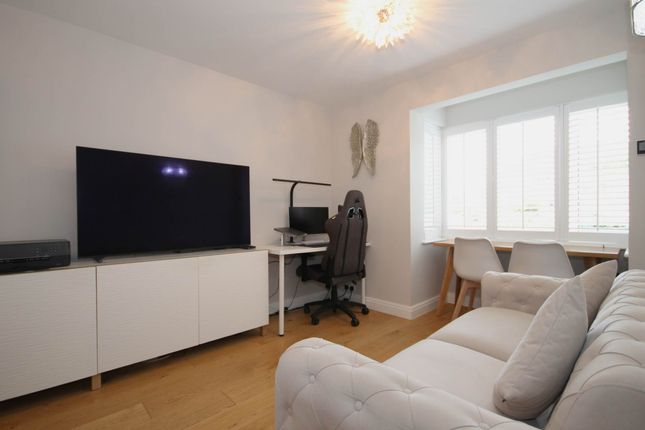 Thumbnail Studio for sale in Cotswold Way, Worcester Park