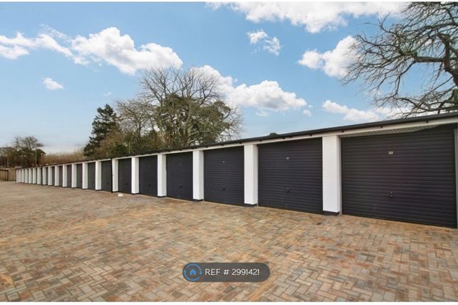 Essex Close, The Pines, Bordon photo 4